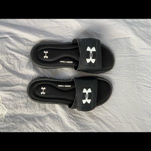 UnderAmour women’s slides size 9